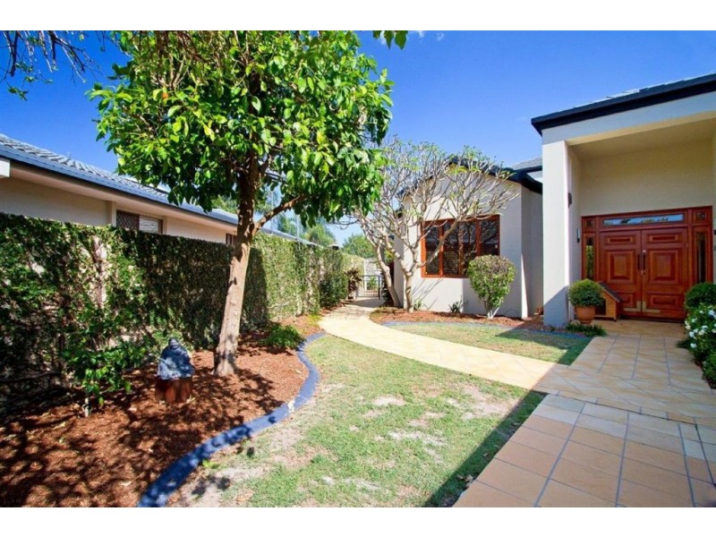 1 De Haviland Avenue, Benowa QLD 4217