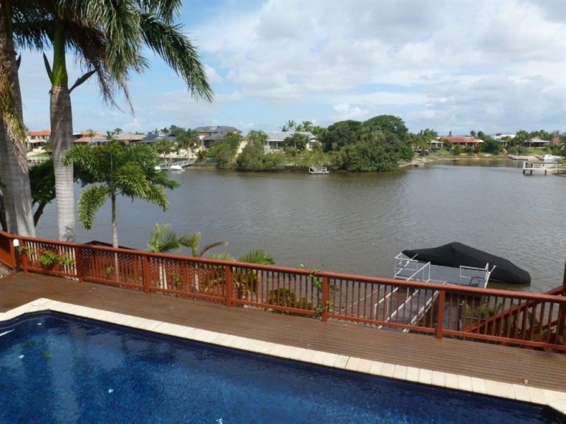 1 De Haviland Avenue, Benowa QLD 4217