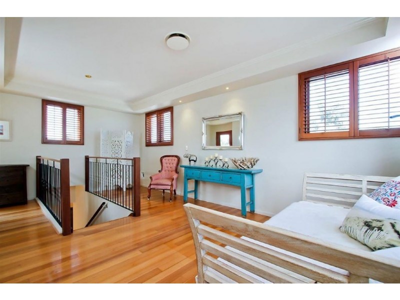 1 De Haviland Avenue, Benowa QLD 4217