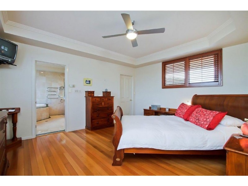 1 De Haviland Avenue, Benowa QLD 4217