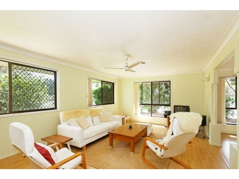 2 Henning Court, Mermaid Waters QLD 4218