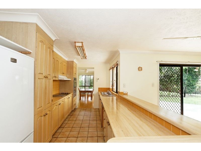 2 Henning Court, Mermaid Waters QLD 4218