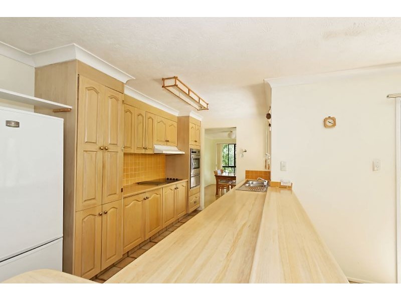 2 Henning Court, Mermaid Waters QLD 4218