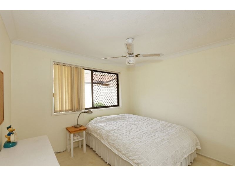 2 Henning Court, Mermaid Waters QLD 4218