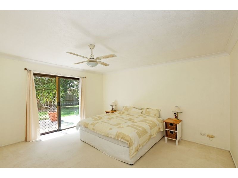 2 Henning Court, Mermaid Waters QLD 4218