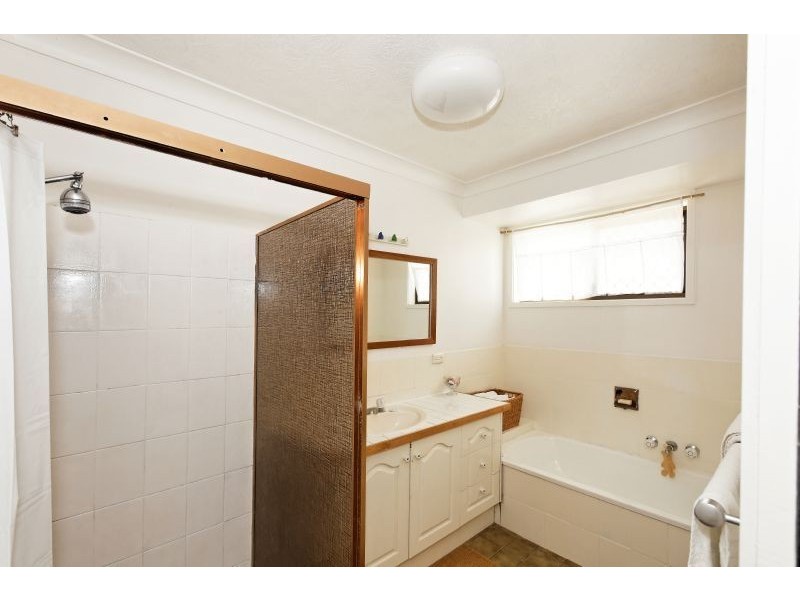 2 Henning Court, Mermaid Waters QLD 4218