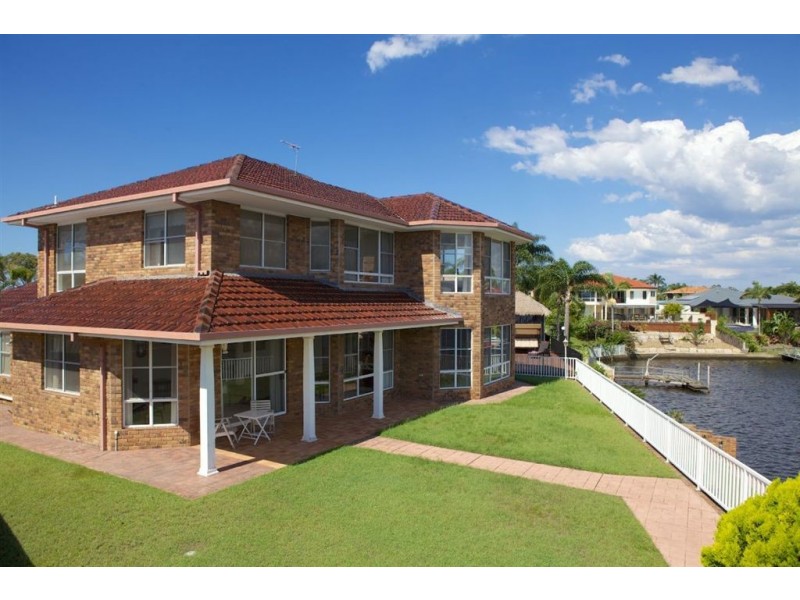 8 Crestmore Court, Mermaid Waters QLD 4218