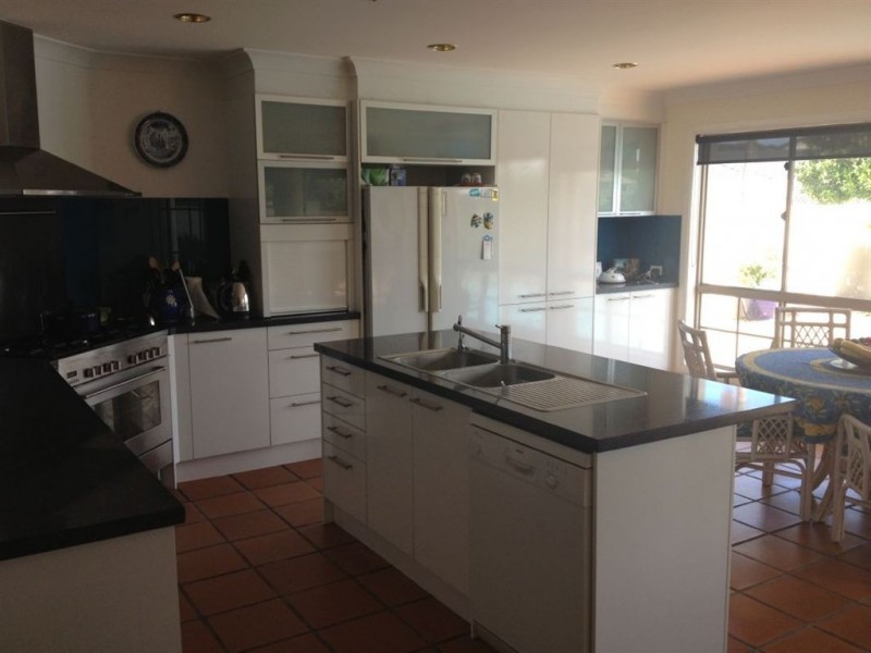 9 Antigua Way, Clear Island Waters QLD 4226