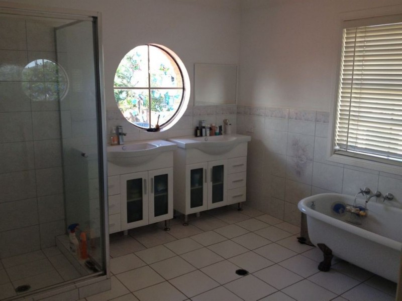 9 Antigua Way, Clear Island Waters QLD 4226