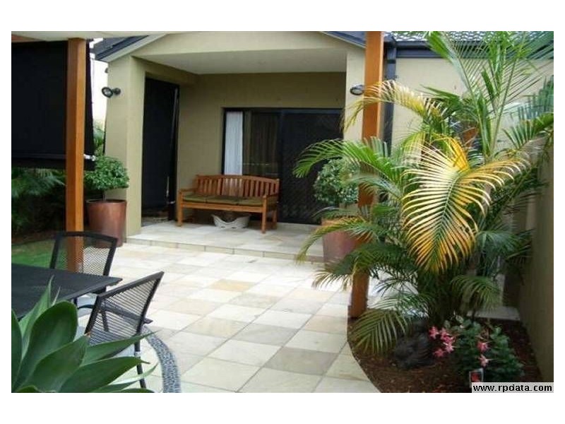 1/74 Heeb St, Benowa QLD 4217