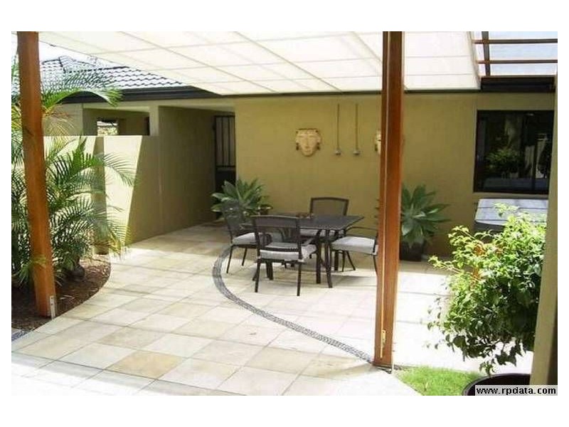1/74 Heeb St, Benowa QLD 4217