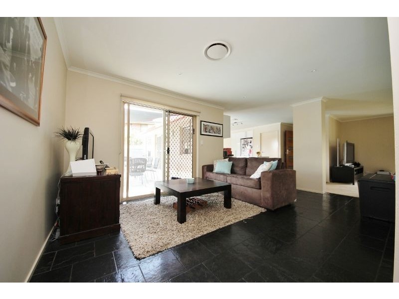 6 Haslewood Court, Mermaid Waters QLD 4218