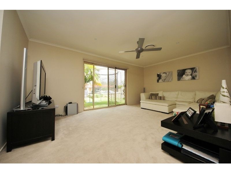 6 Haslewood Court, Mermaid Waters QLD 4218