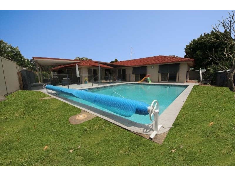 6 Haslewood Court, Mermaid Waters QLD 4218