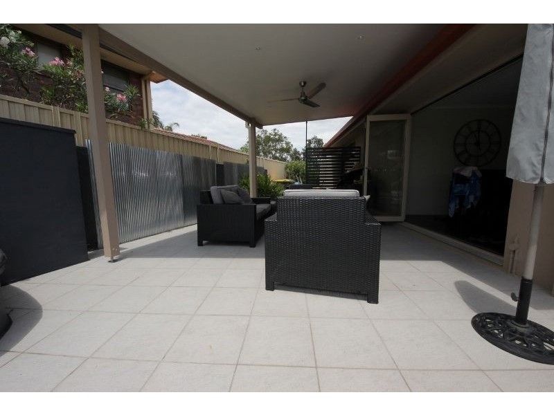 6 Haslewood Court, Mermaid Waters QLD 4218