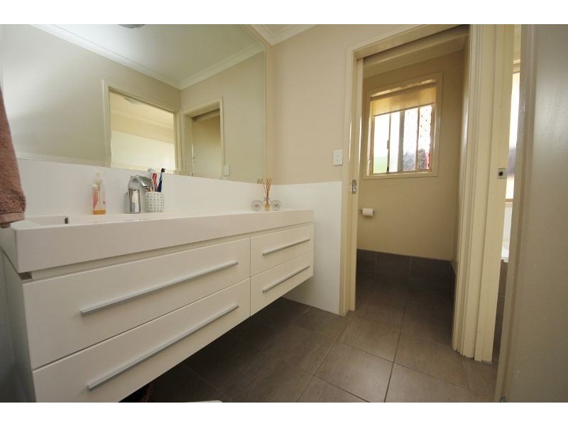 6 Haslewood Court, Mermaid Waters QLD 4218