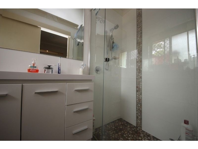 6 Haslewood Court, Mermaid Waters QLD 4218