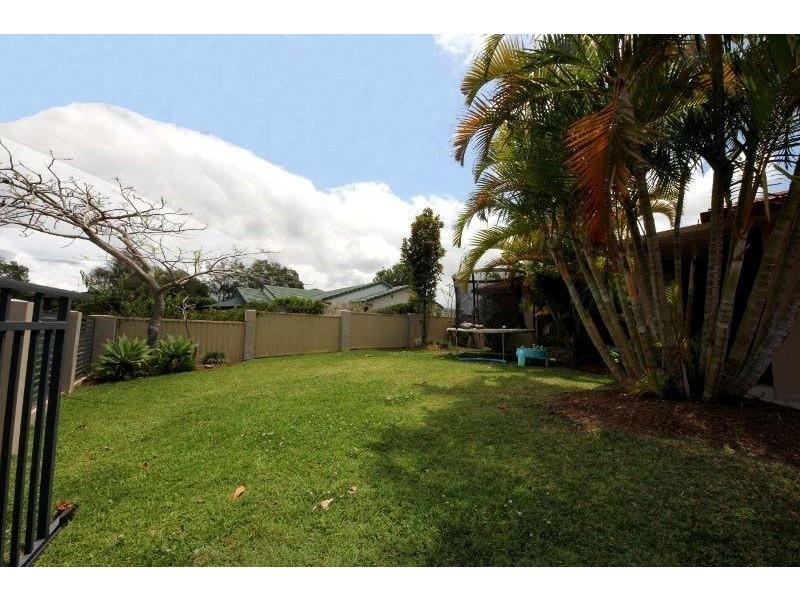 6 Haslewood Court, Mermaid Waters QLD 4218