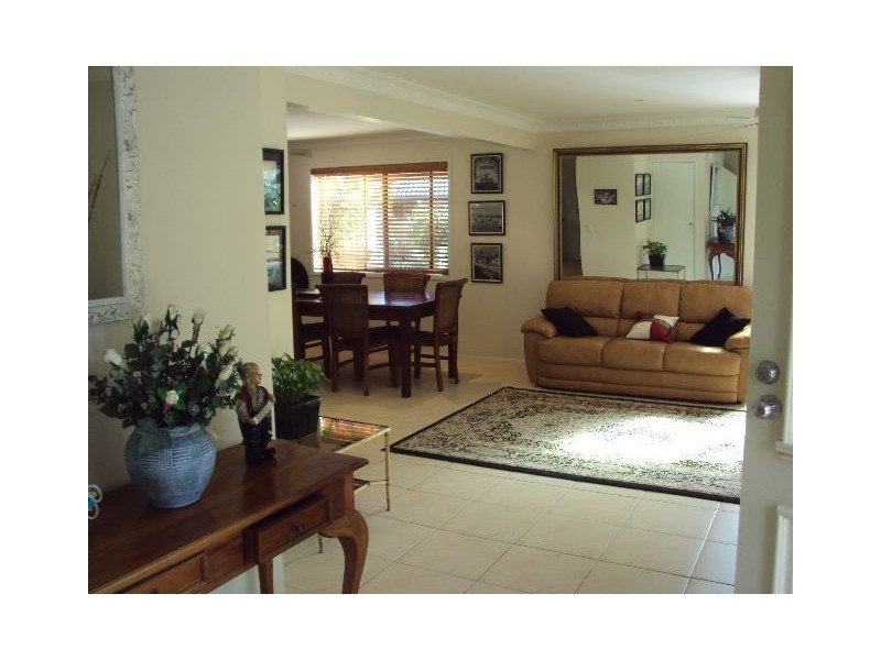 8 Haslewood Court, Mermaid Waters QLD 4218