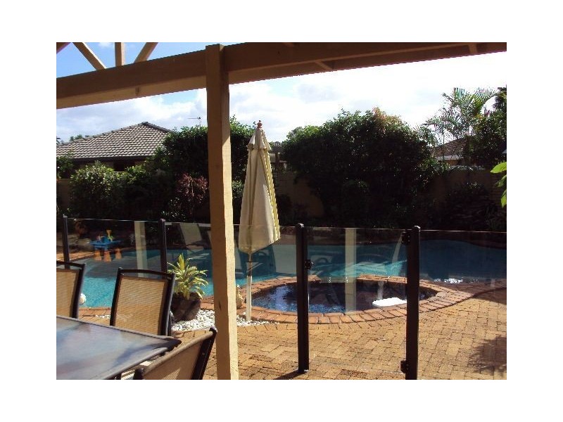 8 Haslewood Court, Mermaid Waters QLD 4218