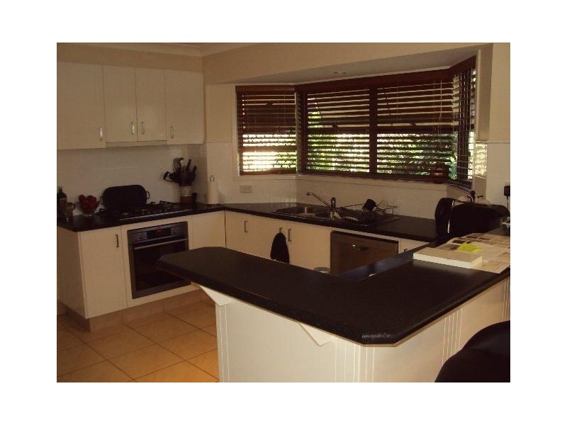 8 Haslewood Court, Mermaid Waters QLD 4218