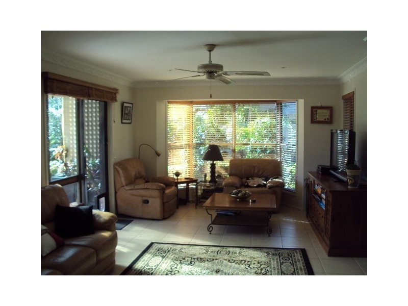 8 Haslewood Court, Mermaid Waters QLD 4218