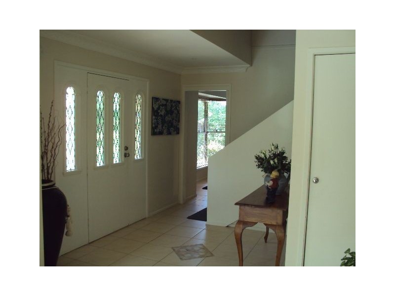 8 Haslewood Court, Mermaid Waters QLD 4218