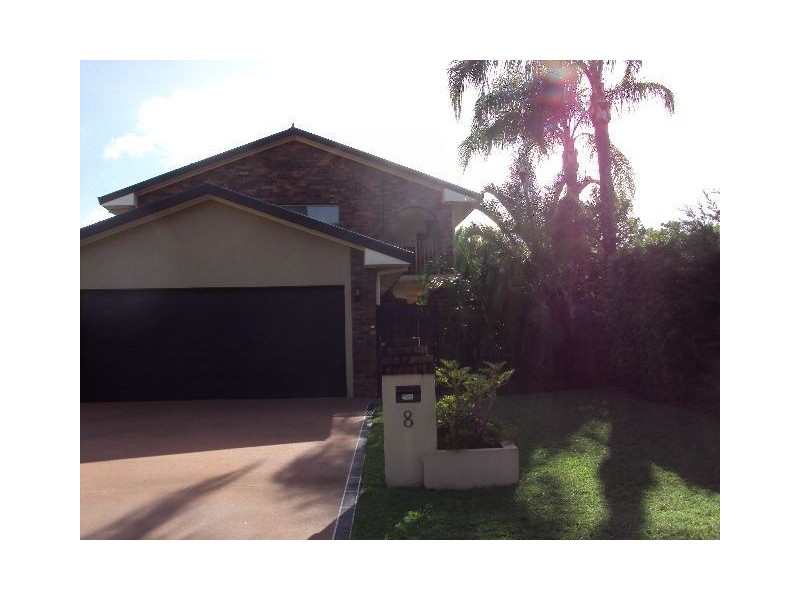 8 Haslewood Court, Mermaid Waters QLD 4218