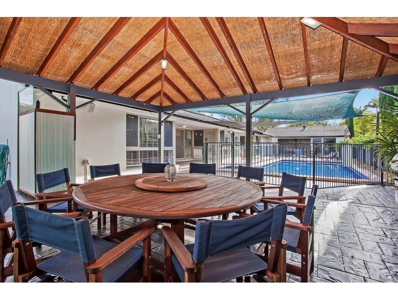 1 Evans Drive, Benowa QLD 4217