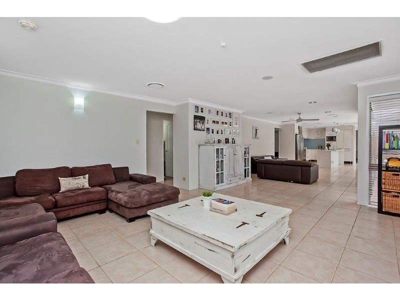 1 Evans Drive, Benowa QLD 4217