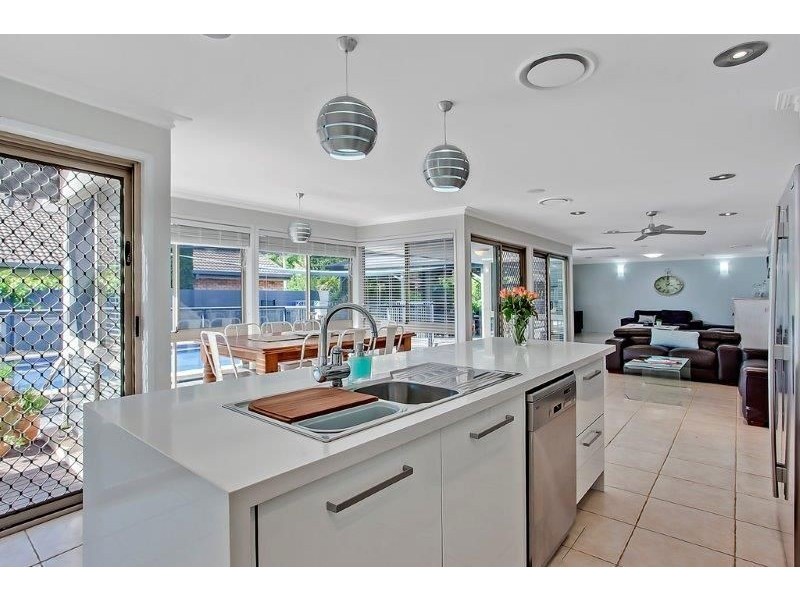 1 Evans Drive, Benowa QLD 4217