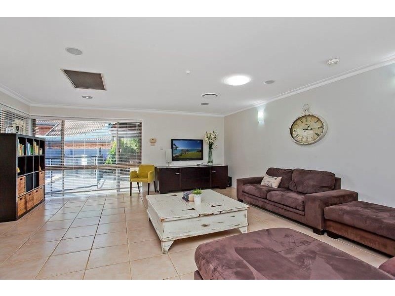 1 Evans Drive, Benowa QLD 4217