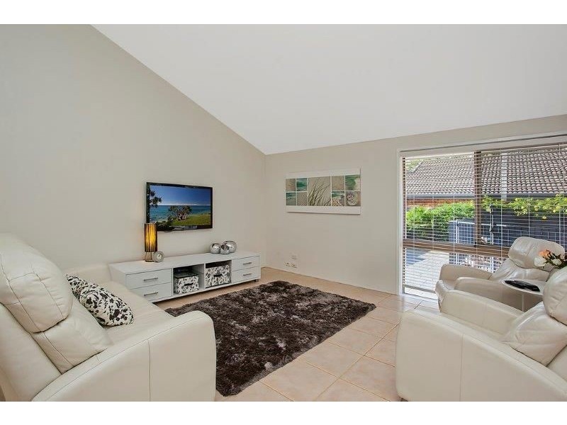 1 Evans Drive, Benowa QLD 4217