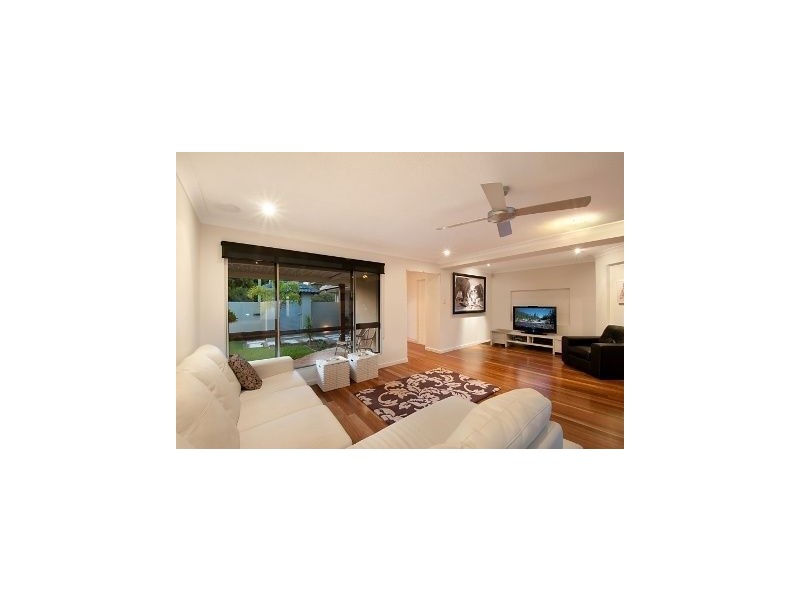 6 Fairway Drive, Clear Island Waters QLD 4226