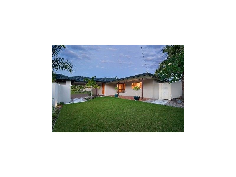 6 Fairway Drive, Clear Island Waters QLD 4226