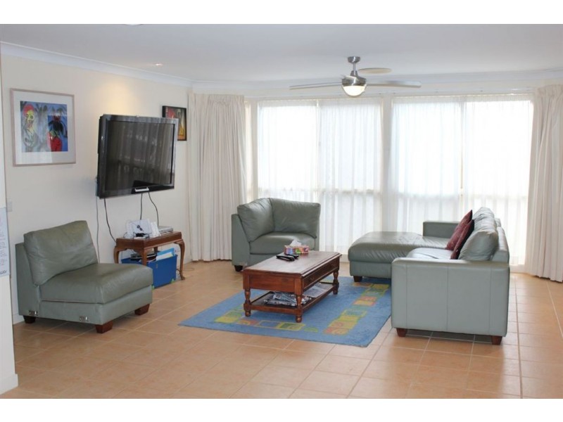 19 Alma Street, Broadbeach Waters QLD 4218