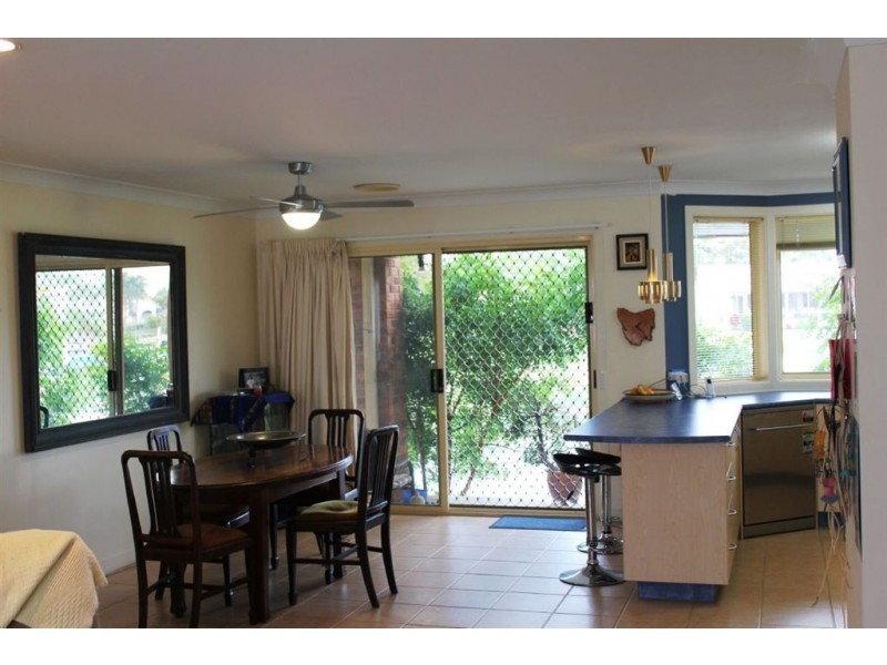 19 Alma Street, Broadbeach Waters QLD 4218