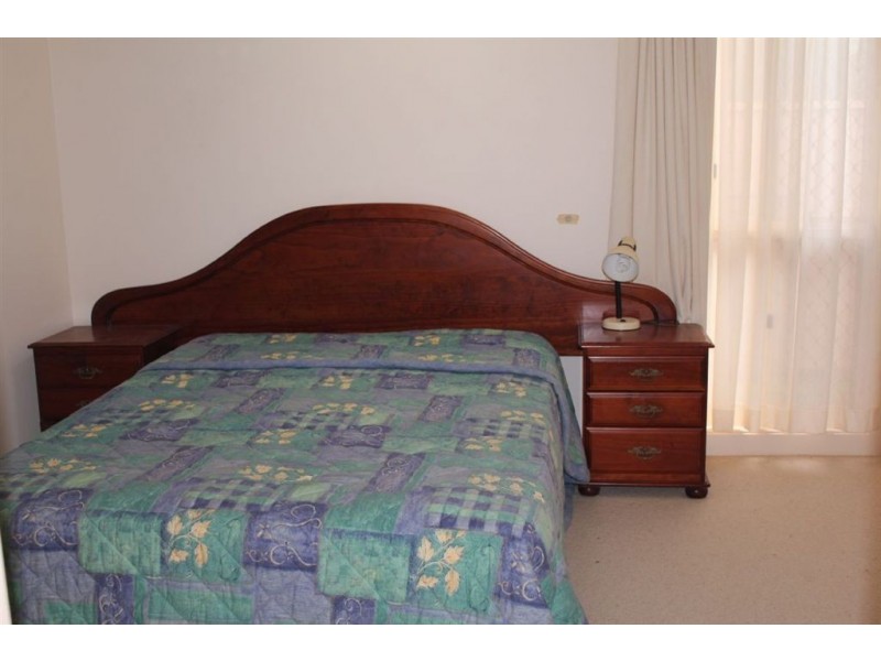 19 Alma Street, Broadbeach Waters QLD 4218