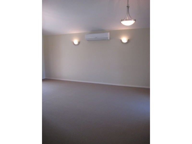 379 Rio Vista Blvd, Mermaid Waters QLD 4218