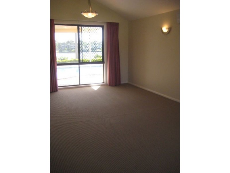 379 Rio Vista Blvd, Mermaid Waters QLD 4218