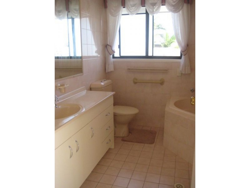 379 Rio Vista Blvd, Mermaid Waters QLD 4218