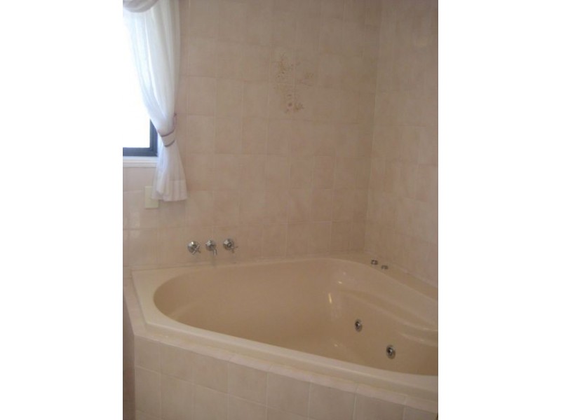 379 Rio Vista Blvd, Mermaid Waters QLD 4218