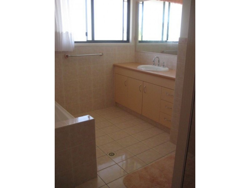 379 Rio Vista Blvd, Mermaid Waters QLD 4218