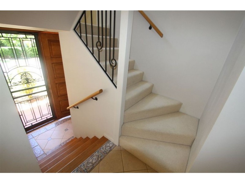 @/20 Fairway Drive, Clear Island Waters QLD 4226