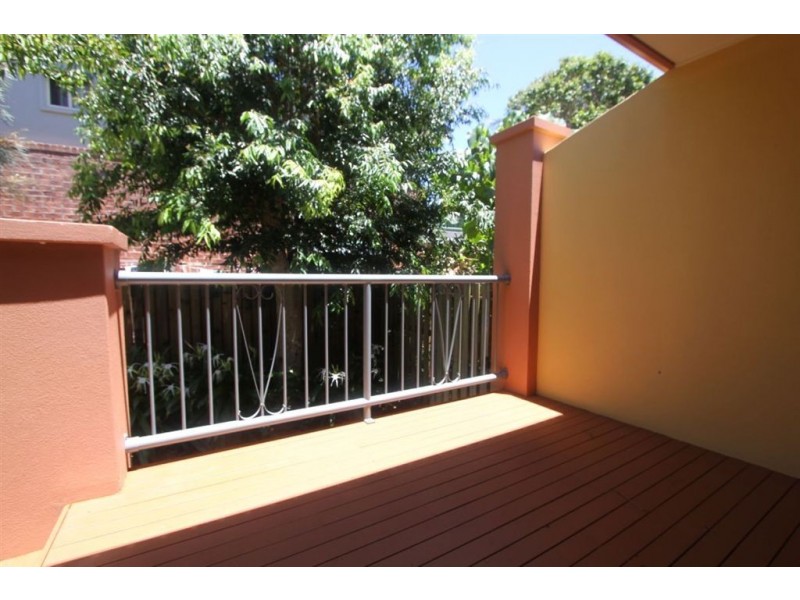 @/20 Fairway Drive, Clear Island Waters QLD 4226