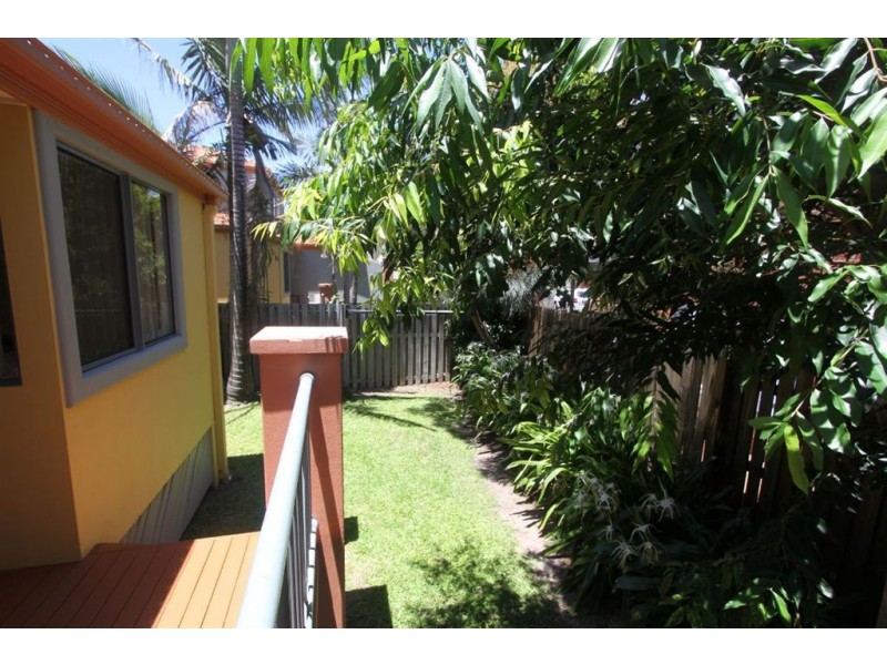 @/20 Fairway Drive, Clear Island Waters QLD 4226