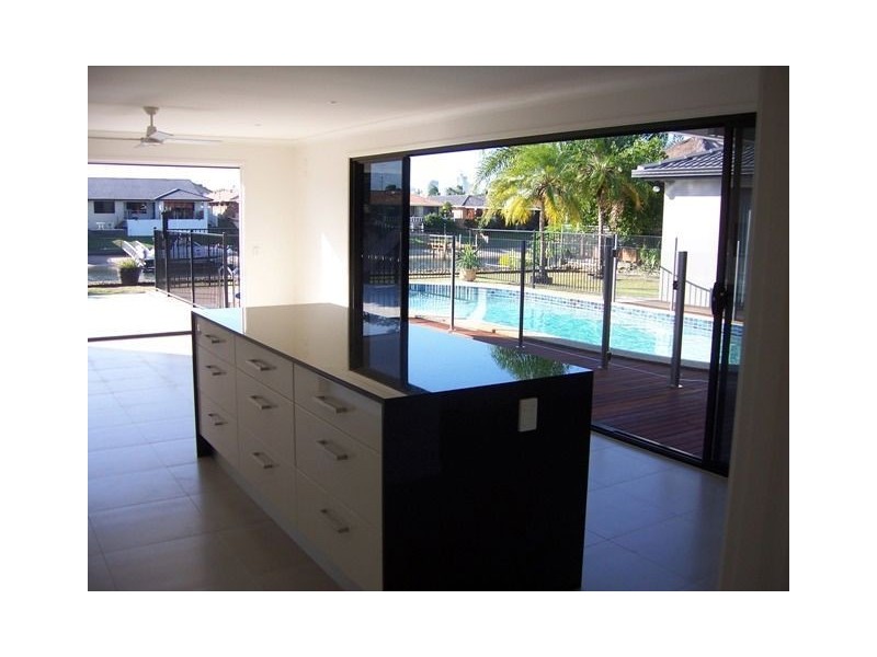 30 Port Drive, Mermaid Waters QLD 4218