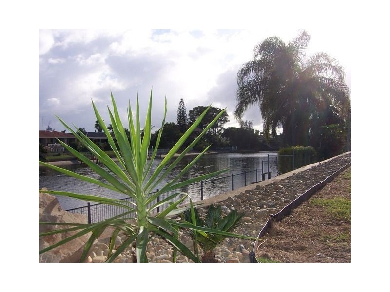 30 Port Drive, Mermaid Waters QLD 4218