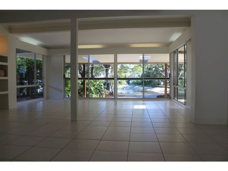 19 Holland Court, Broadbeach Waters QLD 4218