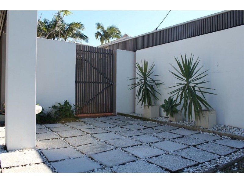 19 Holland Court, Broadbeach Waters QLD 4218